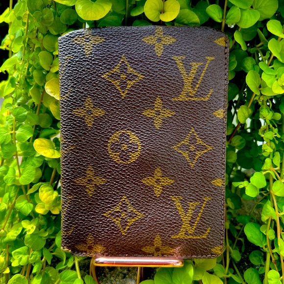 Louis Vuitton holder🌙 - Picture 1 of 16